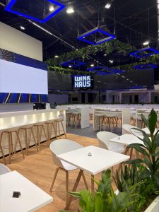 Team GMG allo stand Winkhaus – Norimberga